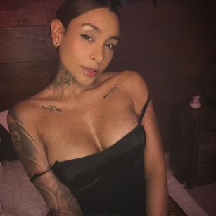 Model - EllaRose brunette