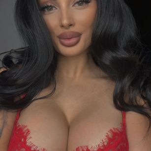 Model - SashaBae dominatrix