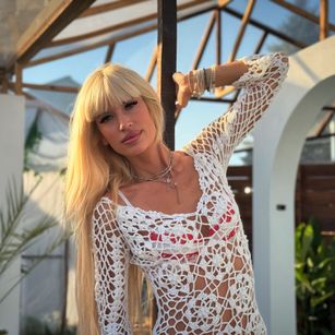 Model - AlinaGrosu shavedpussy