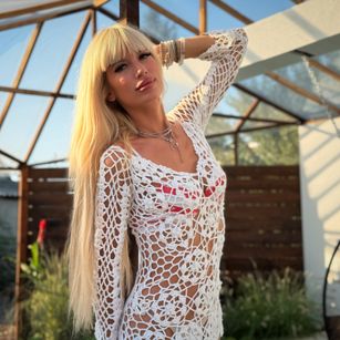 Model - AlinaGrosu longlegs