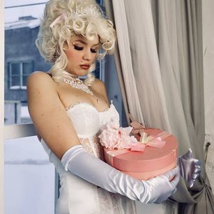 Model - April roleplay