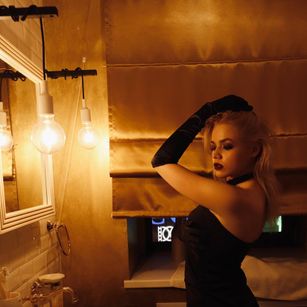 Model - April fetish