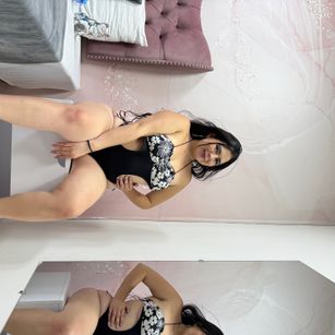 Model - Anahi Vega oralsex