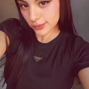 Model - Olivia smoke