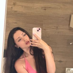 Model - lolixication ass