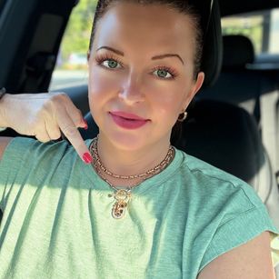 Model - Mikaela Seraphina femdom