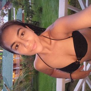 Model - Anny_Rivera smile