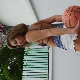 Model - Lina Siren blowjob