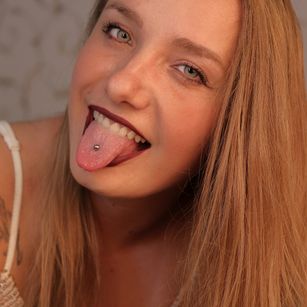 Model - AnalBelleC shaved