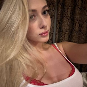 Model - Emily and Stesha 18