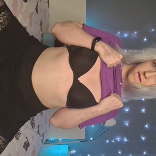 Model - TheTrixy femdom