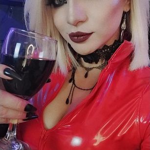 Model - Mistress DarkLady nylom