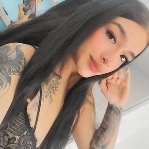 Model - LenyLucca deepthroat