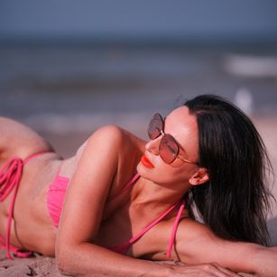 Model - AffinaKisser milf