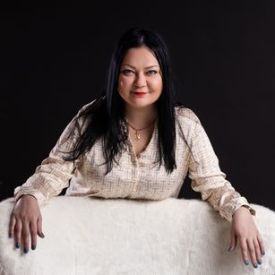 Model - AngieKiss lips