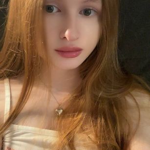 Model - LuxXAngel striptease