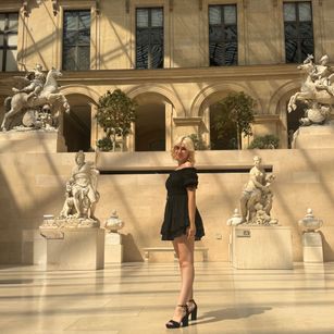 Model - LinaBloom play