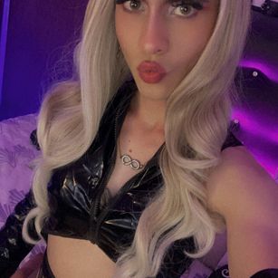 Model - AngelsJones blowjob