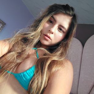 Model - KhloeDavis latina