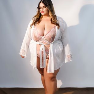 Model - Sara Thompsom latina