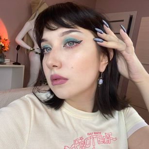 Model - Alison Storm dominant