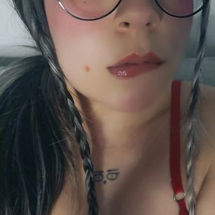 Model - cherrypeach_ feet