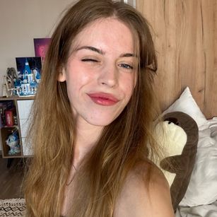 Model - Cassie Messie tits