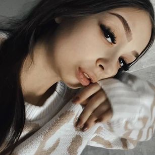 Model - BrownDomi heels