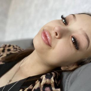 Model - BrownDomi stockings