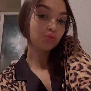 Model - BrownDomi latex