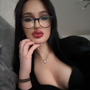 Model - ShayLoren blowjob