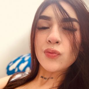 Model - Violet Blaze squirt