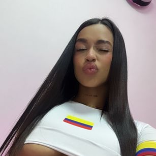 Model - AlishaGray girl