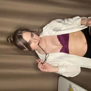 Model - Elizabeth taboo