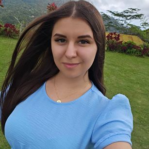 Model - Nina deepthroat