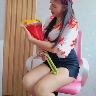 Model - PocahontasPretty COQUETTE