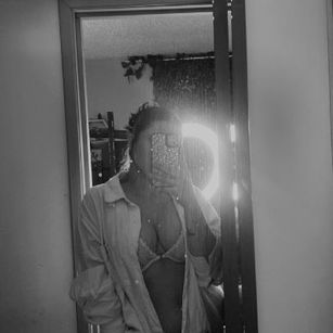 Model - Lune bigboobs