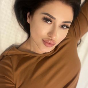 Model - Mellody bigboobs