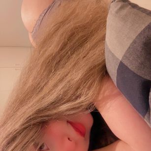 Model - Sweet Lina curlyhair