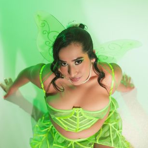 Model - CelesteMason legs