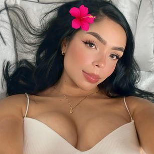 Model - violeta18 shaved