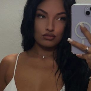 Model - JessaRay lips