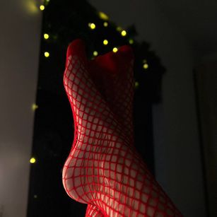 Model - Lana Younes Blonde