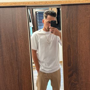 Model - JamesandScarlett joi