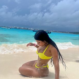 Model - MilaQueen spank