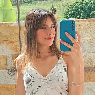 Model - NathalyJohns webcam