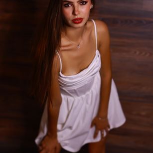 Model - AlexxisRae dildo