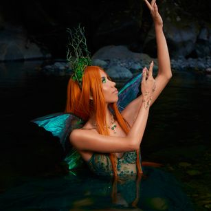 Model - BellaHarper pantyhose