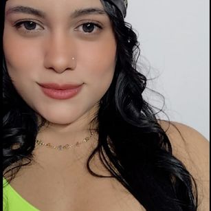 Model - Nicolle_Cherry caliente