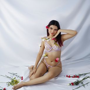 Model - PinkObey Latina